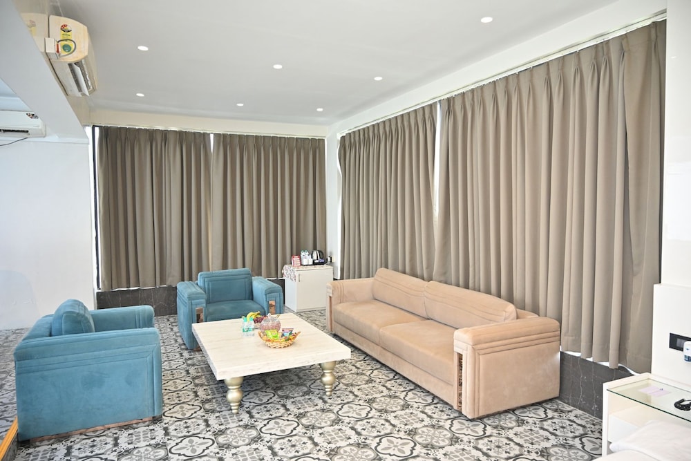 Urvi Banquets & Guest House