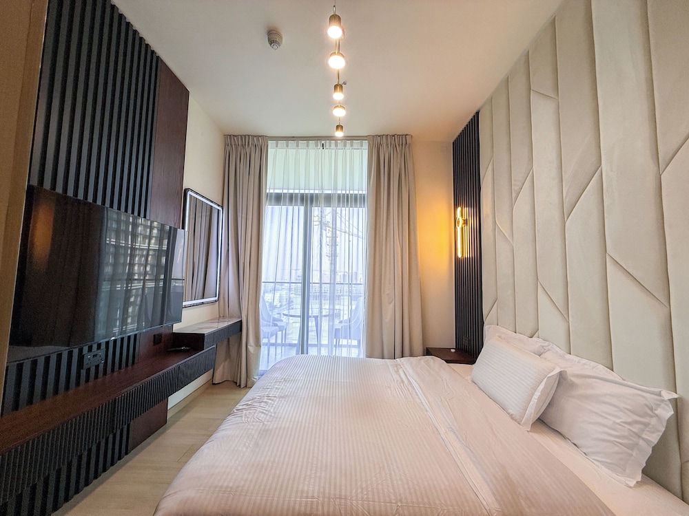 Luxury 1BR 2 Baths JVC