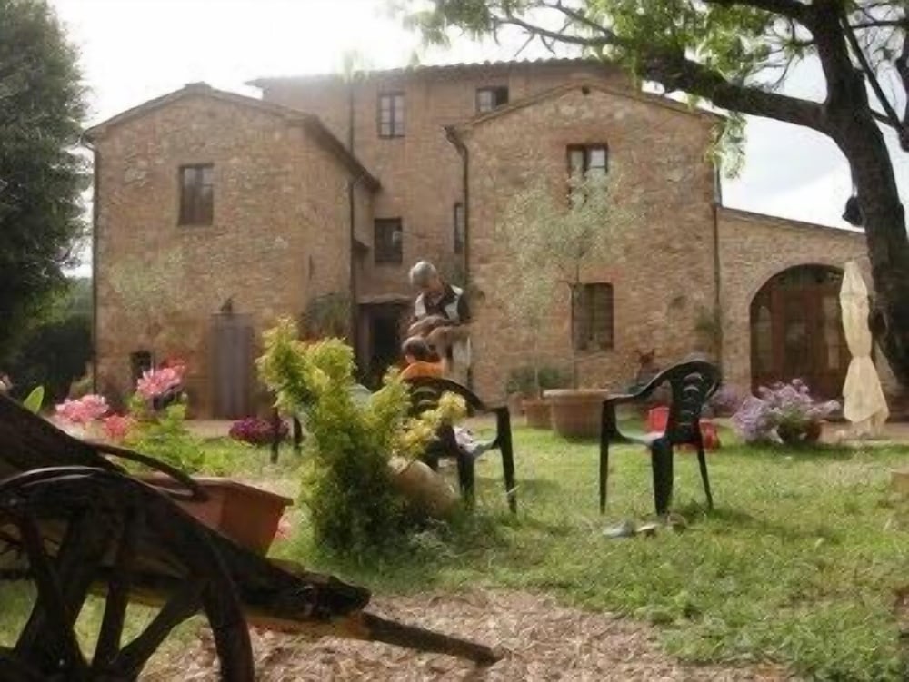 Casale il Colombaio di Toiano view 2