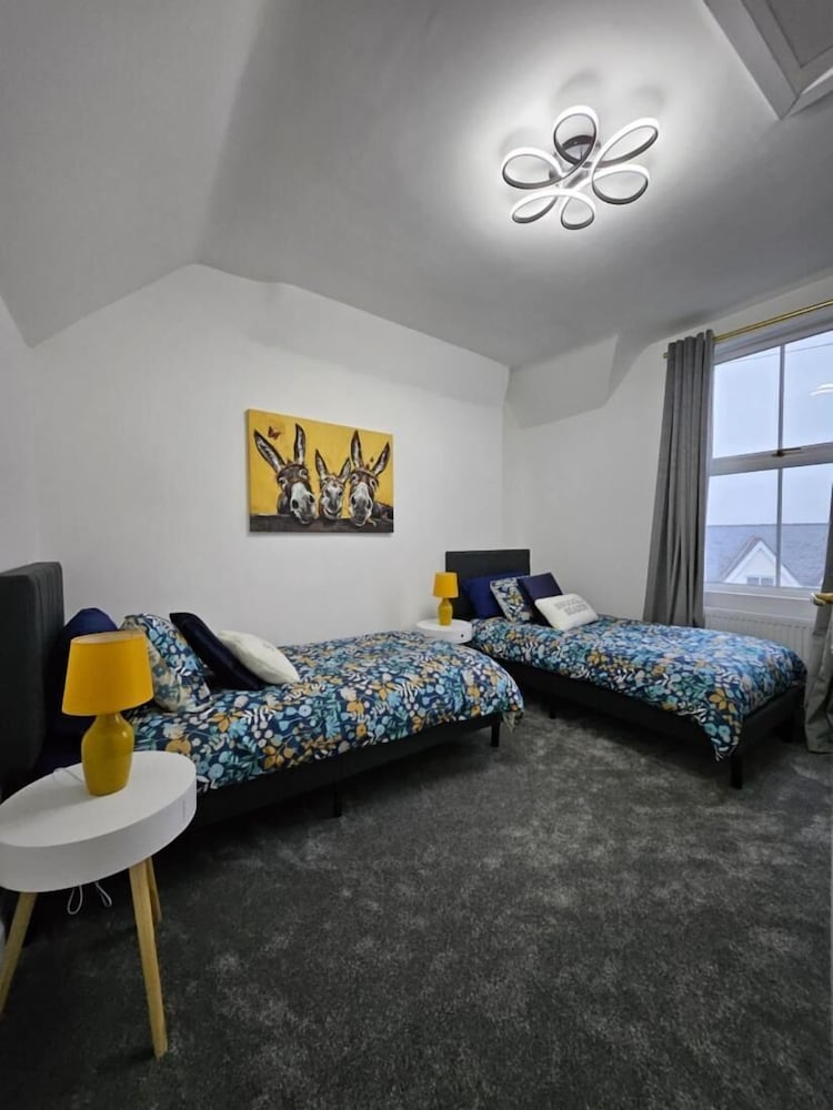 Llangollen Retreat With Stunning Views of the Castle