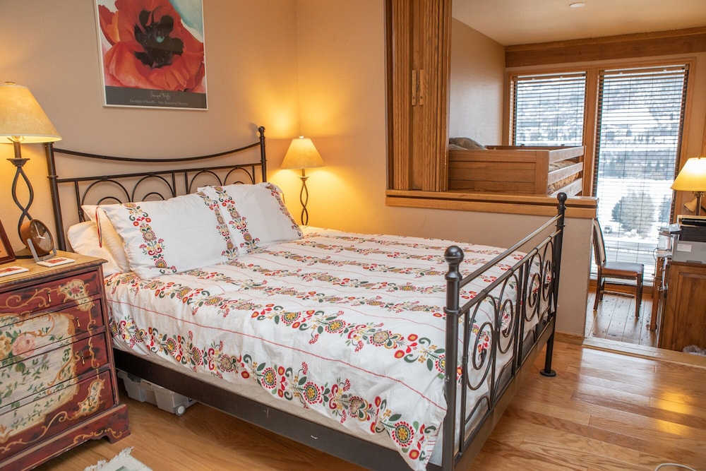 16 Chambertin Townhomes 2 Bedroom Townhouse by RedAwning