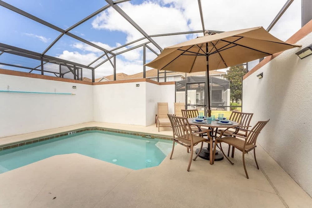 Private Pool and BBQ at Storey Lake 5BR
