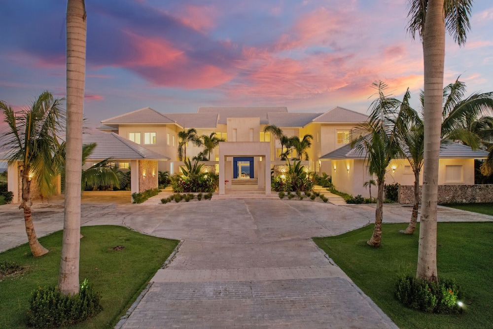 Stunning 6BR Villa With Ocean View in Cap Cana