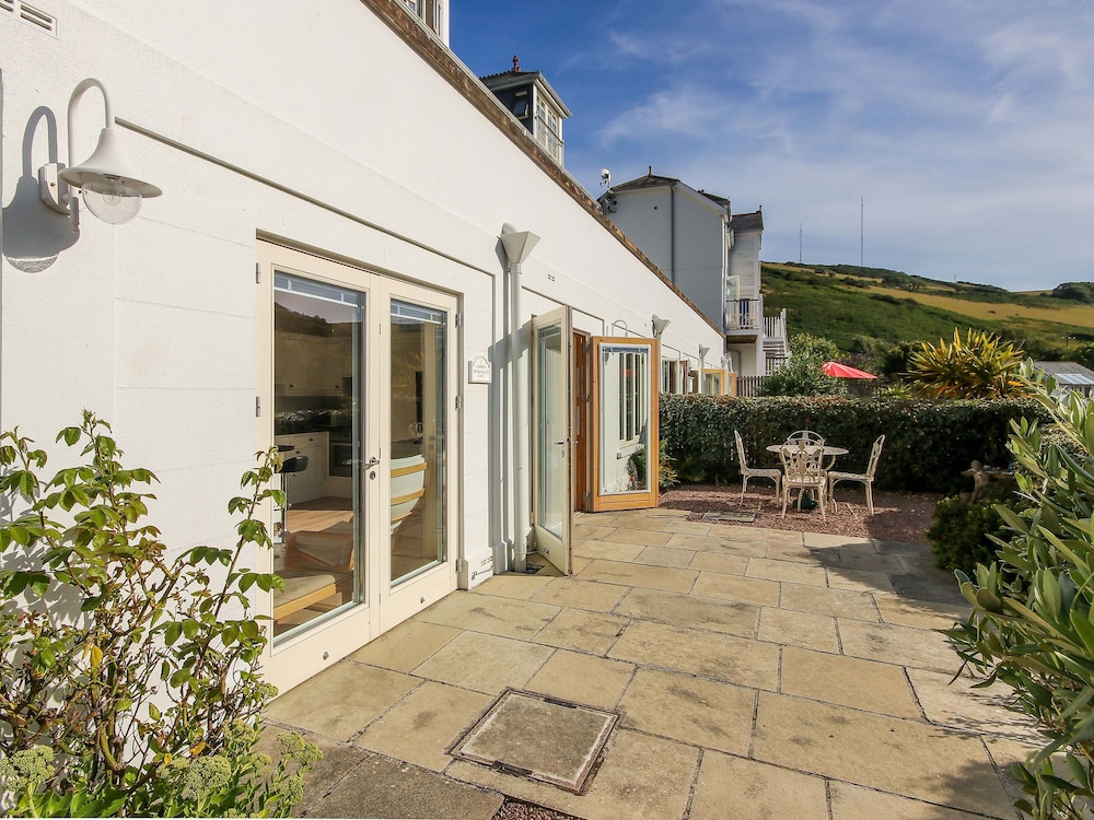 2 Garden Apartment
