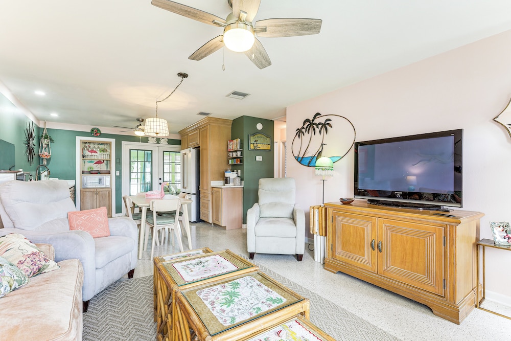 4 Mi to Beaches: Vibrant Stuart Villa w/ Patio!