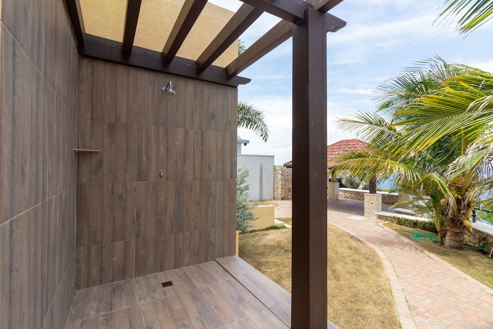 Breathaking Luxury Cliffside Villa view 2
