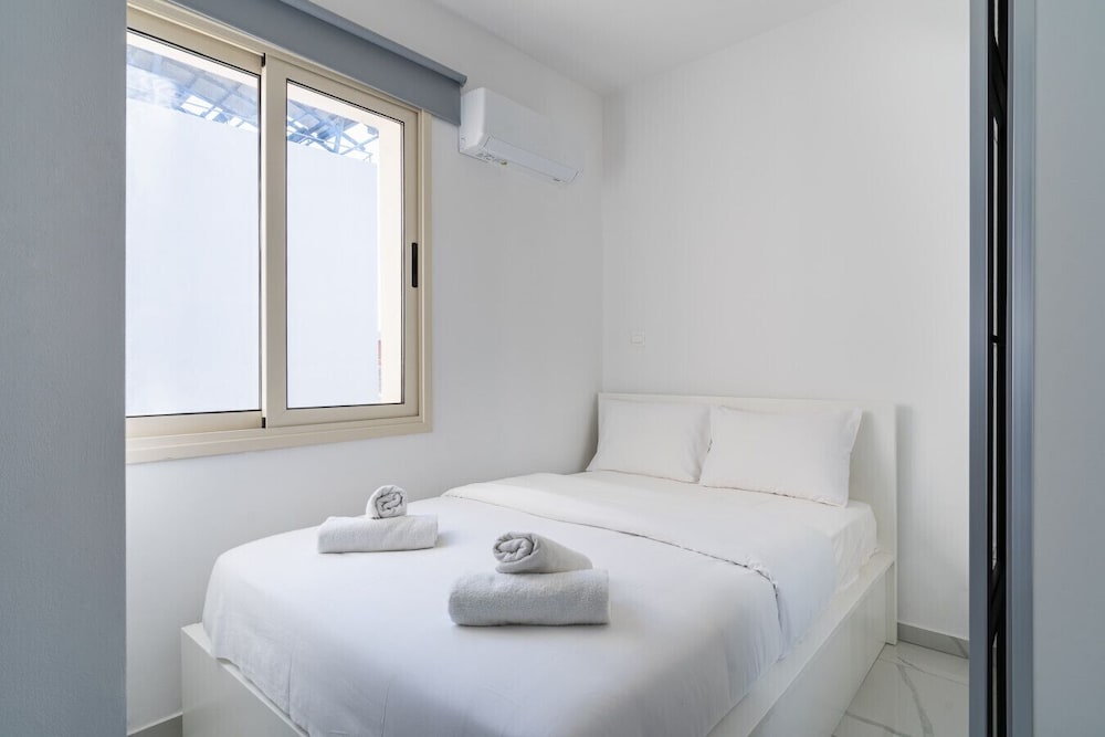 Marble - Studio & Balcony in Larnaca