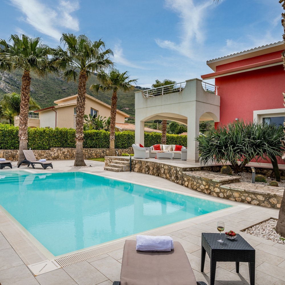Villa Jacqueline con Piscina Privata 8 Posti Letto