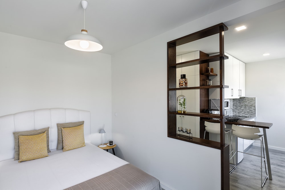 JR Studios & Suites — photo 3