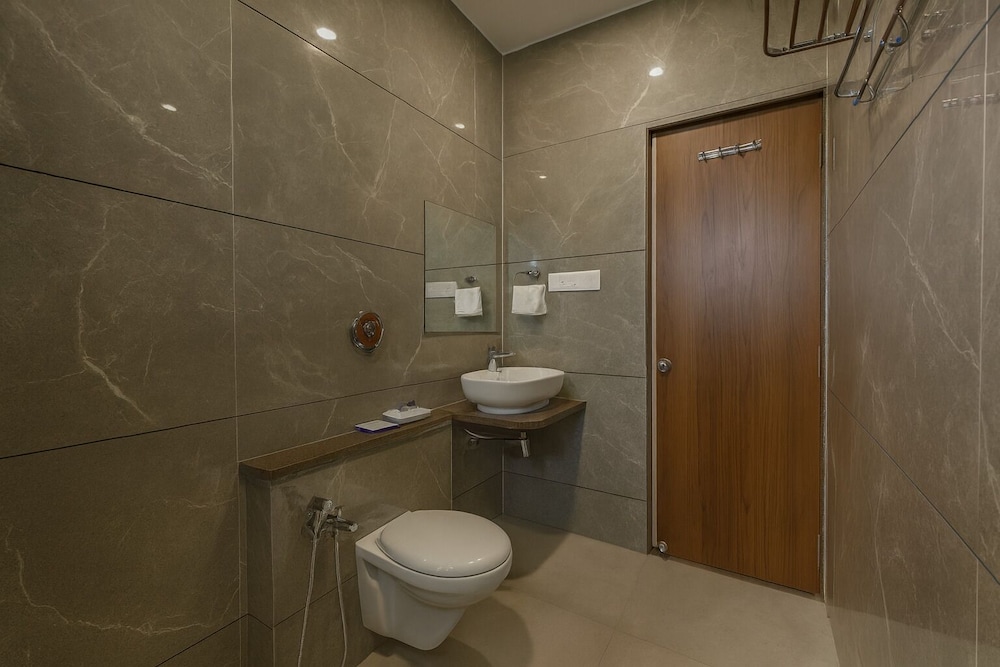 Lavender Hotels with Swimming Pool – Statue of Unity