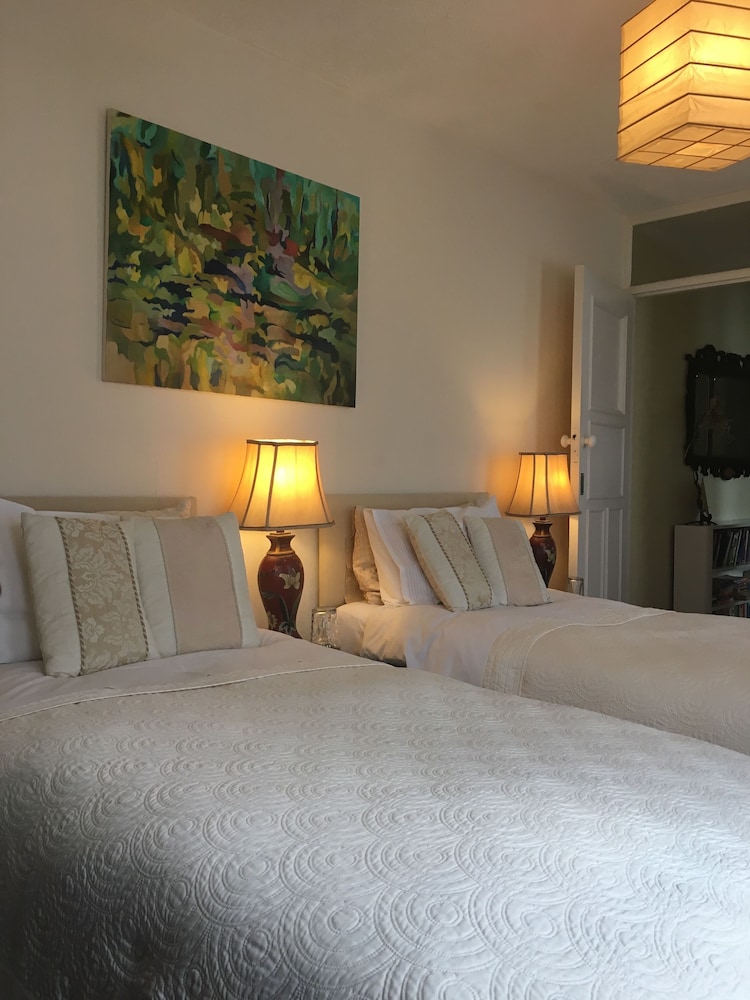 Gladstone Guesthouse view 2