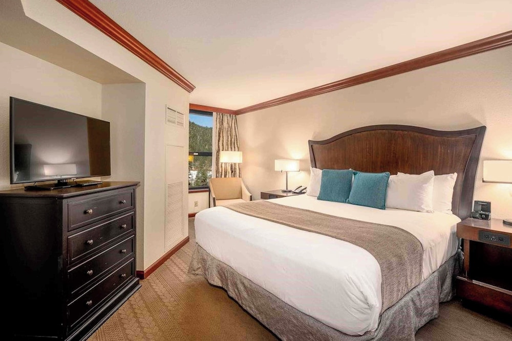 1BR Condo w/ Access to Resort Pools, Spa & Gym