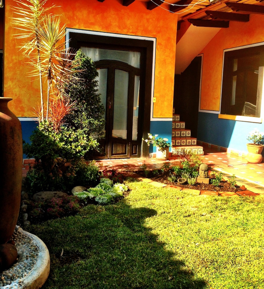 Casa Chikita Bed & Breakfast