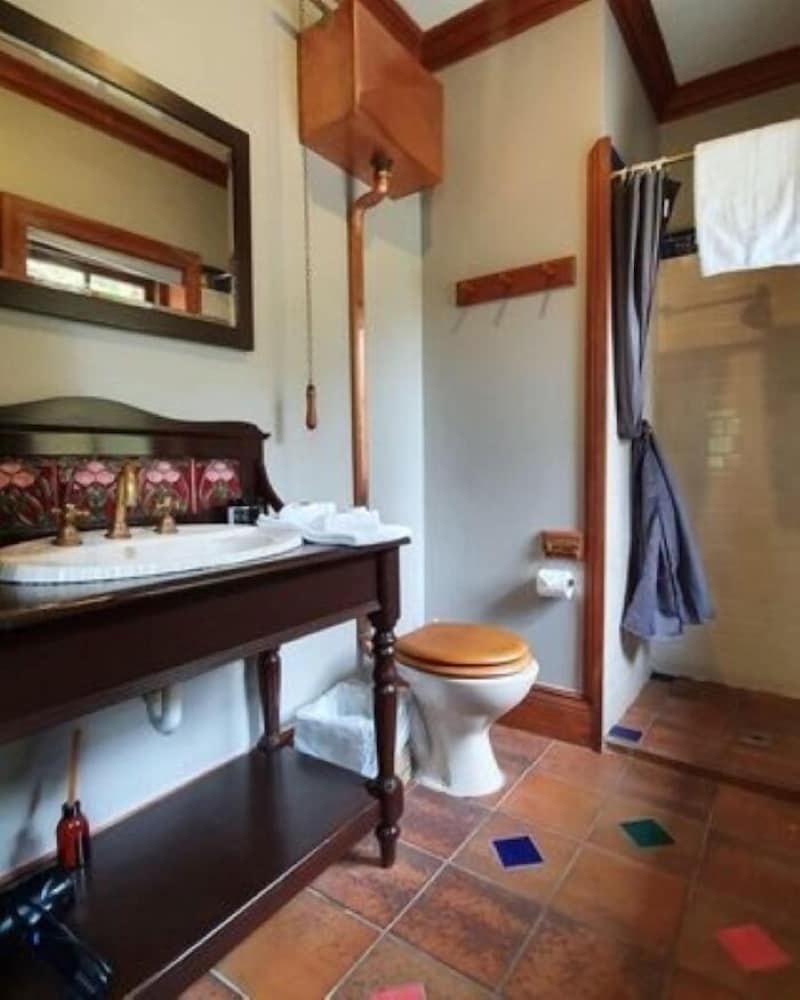 The Danseys Pass Hotel 3