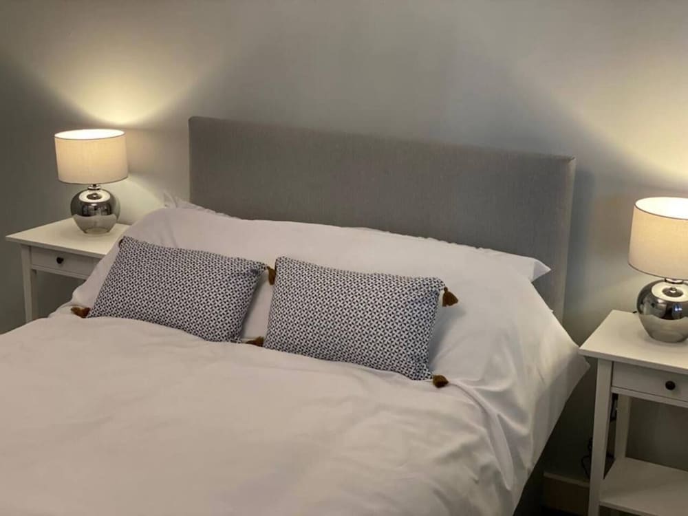 The View, Charming 2-bed Apartment in Shaftesbury, view 5