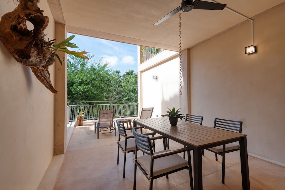 Corasol Modern Apt with Terrace