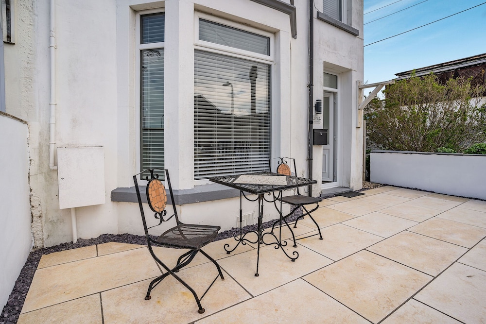 76A Mackworth Road