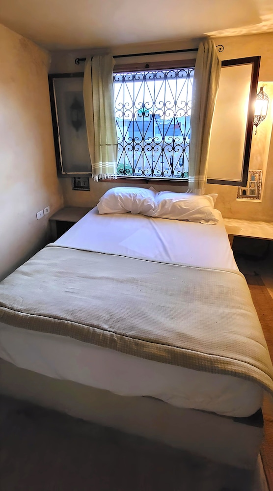 Al Madina Hotel
