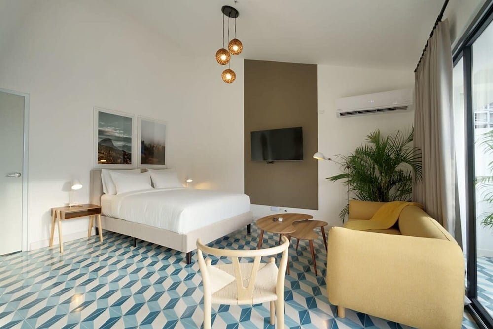 w Fancy Loft in Santa Ana