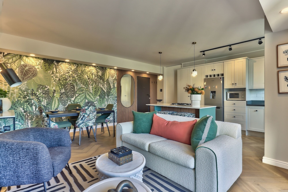 437 St Martini Gardens