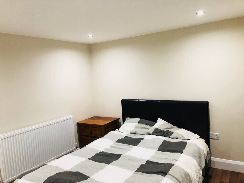 Small 3 Bed Flat Near Heathrow