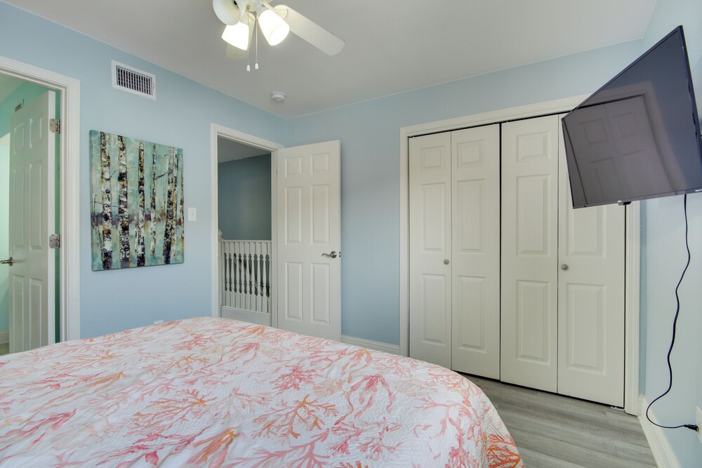 Near Beach & Casinos: Biloxi Condo w/ Pool Access