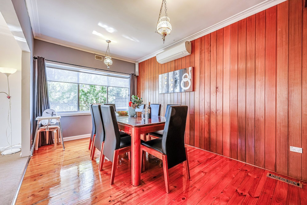 StayAU Private Two-Storey 6 Beds House Wendouree