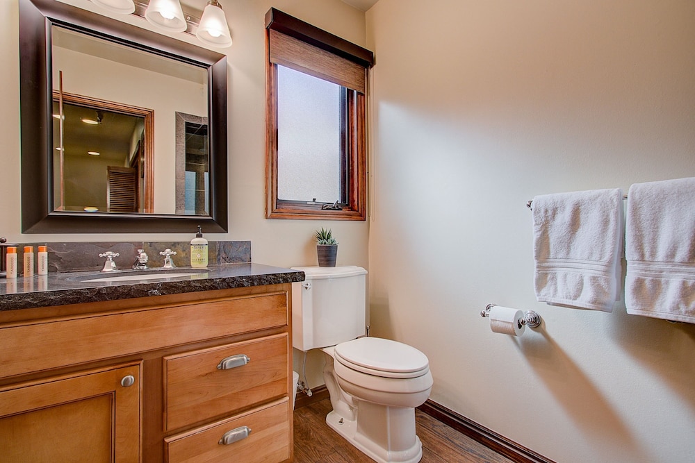 Quittin Time Townhouse Peaceful Mountain Ski-in-ski-out Retreat Close to Town