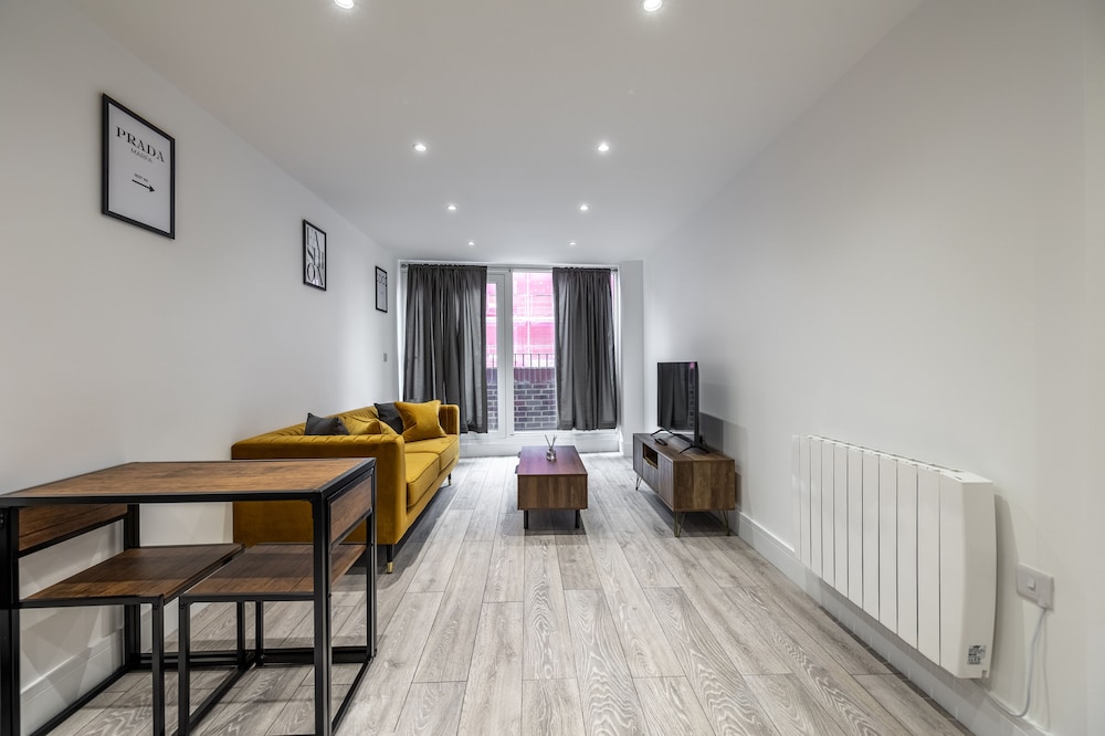 Remarkable 2-bed Apartment in Camberley