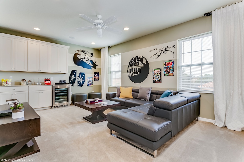 Spacious Home w/ Private Pool/spa! Sleeps 21