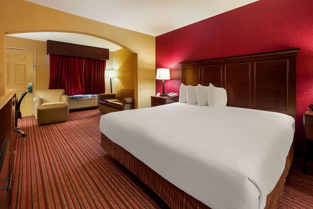 Quality Inn & Suites West Helena
