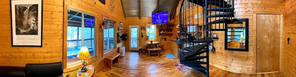 Bear Creek Lodge and Cabins in Helen Ga - Pet Friendly, River on Property, Walking Distance to downtown Helen