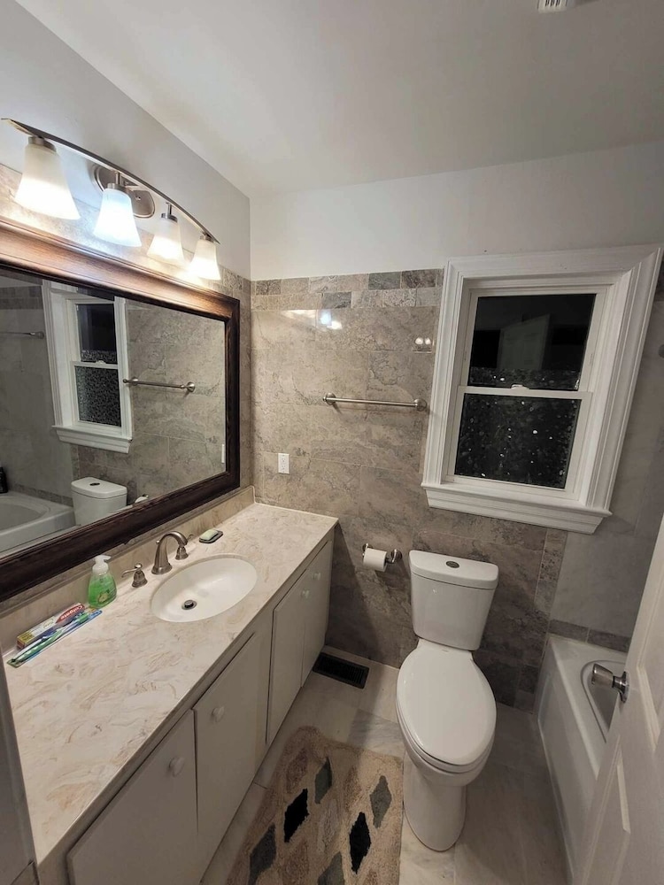 Spacious 4BR Home w/ Pool Family Friendly