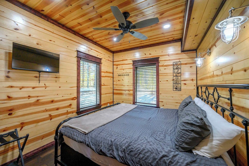 Feelin' Froggy Cabin for 11