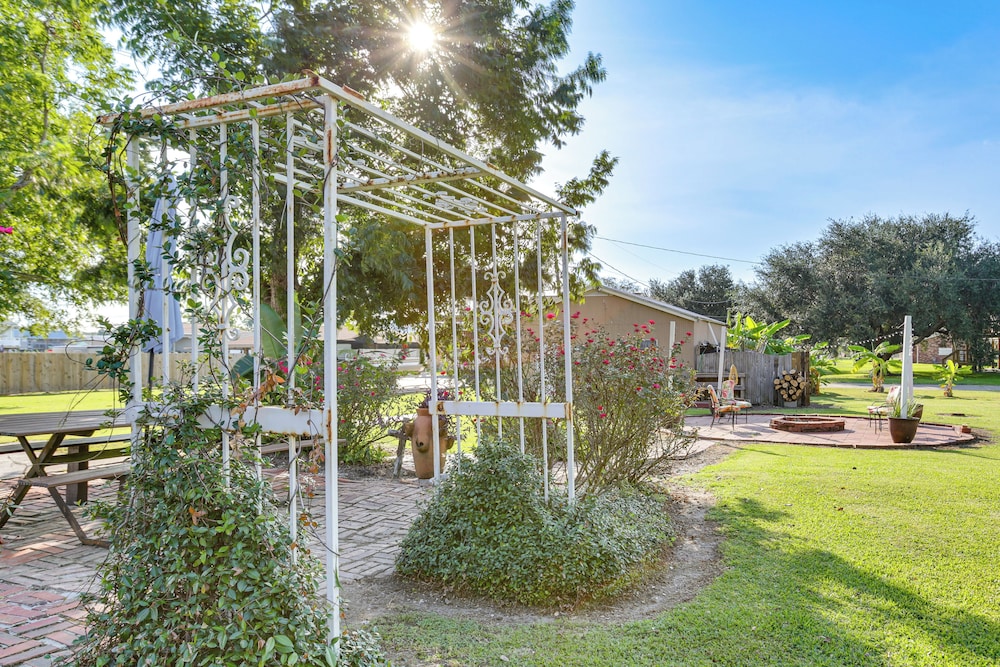 Fish & Explore: Serene Home on Bayou Petit Caillou