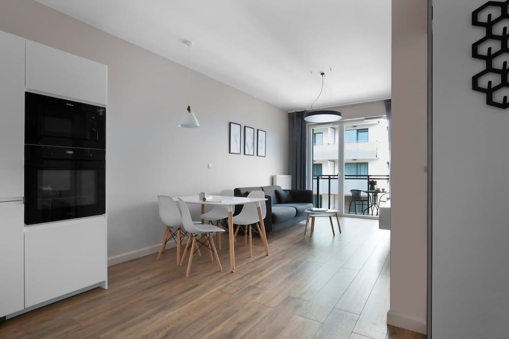 Elite Apartments Berry 2 Cozy Apartment Next to the Museum of World War Center
