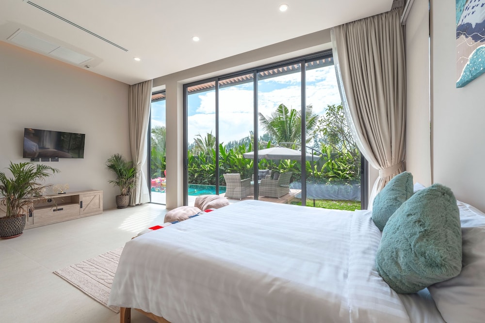 Modern 2-Level Pool Villa Long One A5