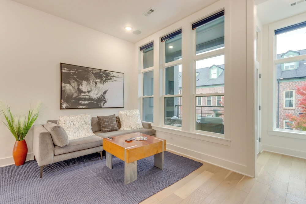 Near Downtown: Luxury Townhome in Bentonville!