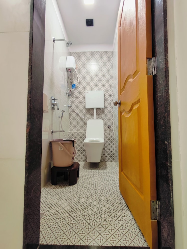 HOTEL M R STAY
