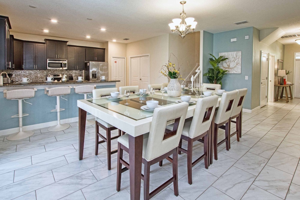 Beautiful Home With Private Pool in Champions Gate