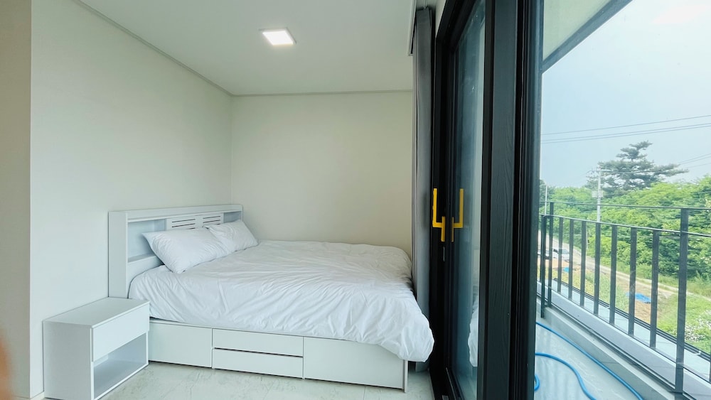 Sea & You pool villa pension