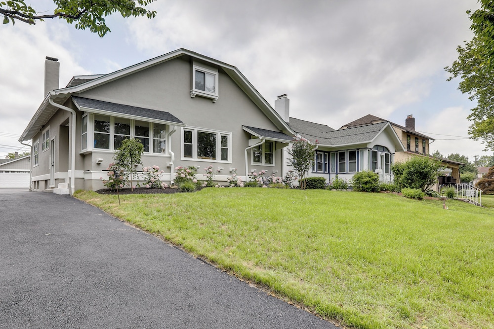 1 Mi to Beaches & Boardwalk: Asbury Park Retreat