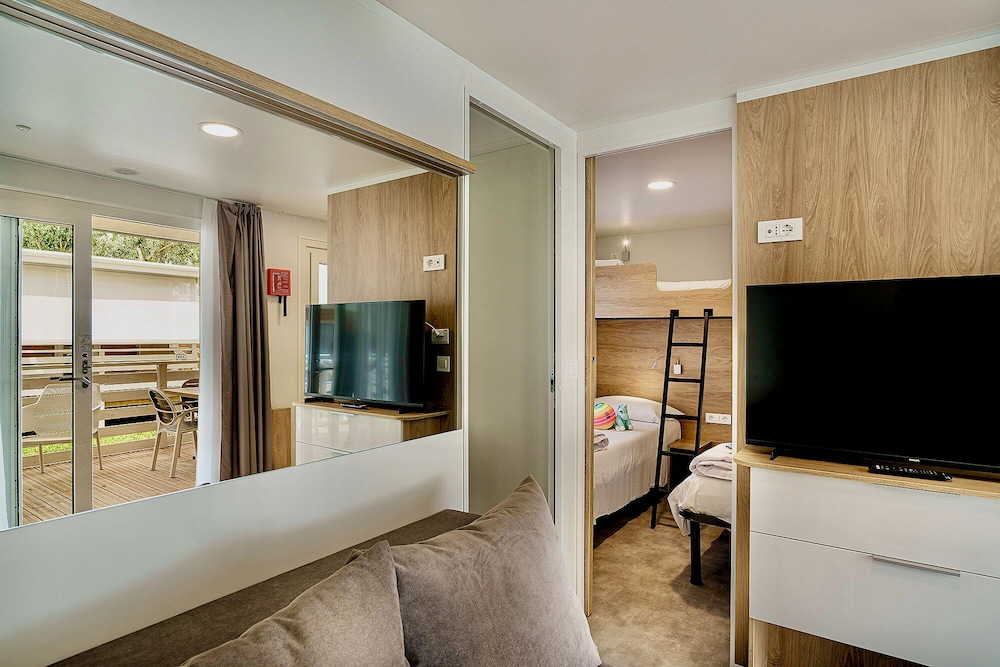 Isamar Holiday Village