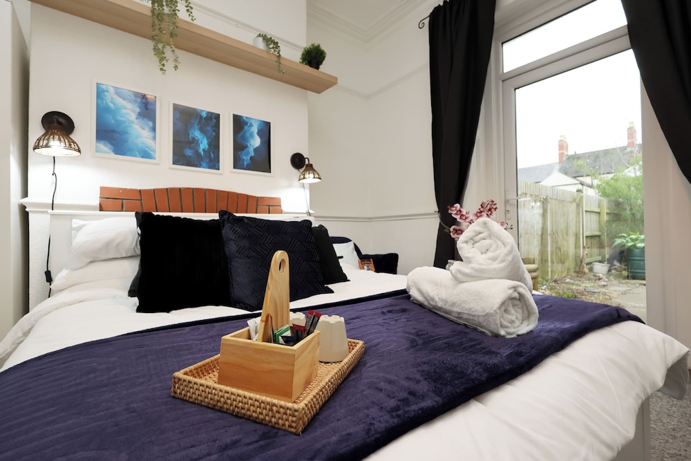 Cardiff Guesthouse & On-Street Parking