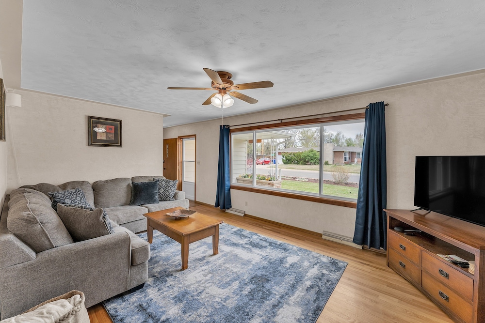 Cozy Loveland Ranch Perfect For Relaxation 3 Bedroom Home
