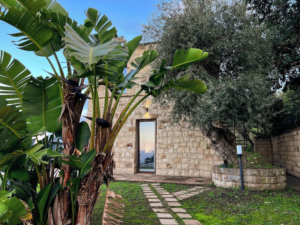 Stunning Tower, With Infinity Pool in Sicily photo 1