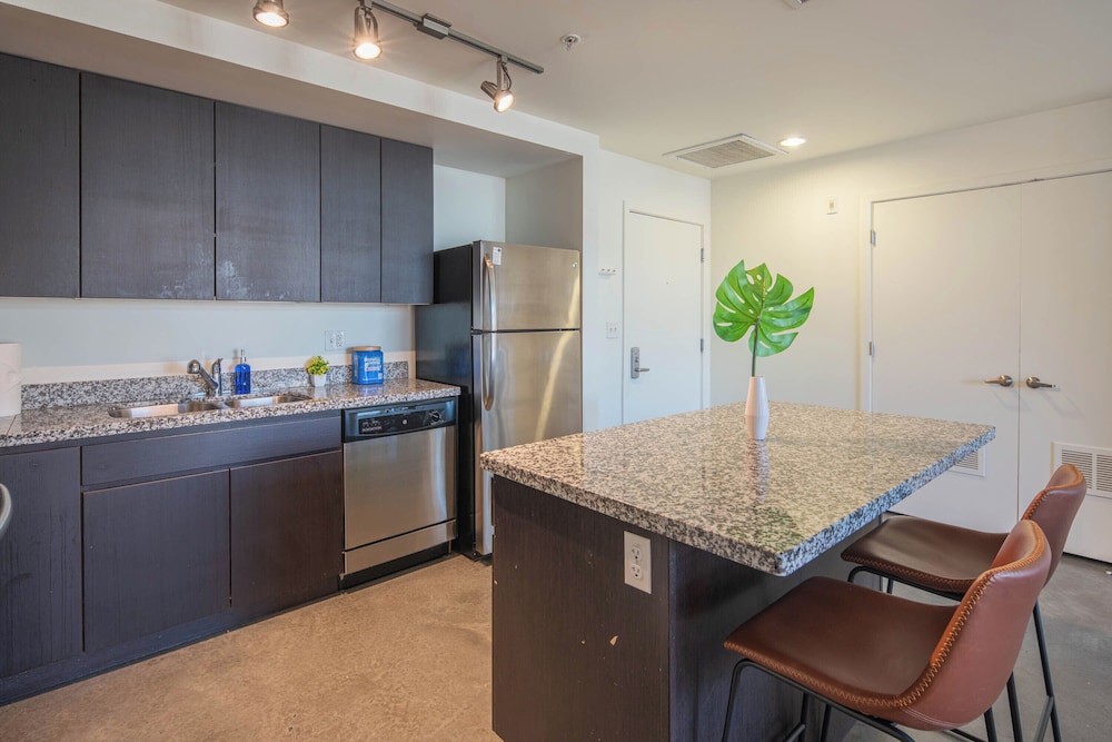 ROVE LIVING/KL - Roosevelt Point