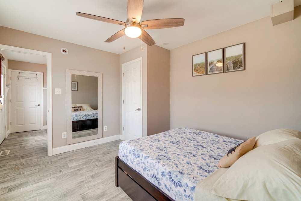 Walkable Brigantine Condo, 4 Mi to Atlantic City!