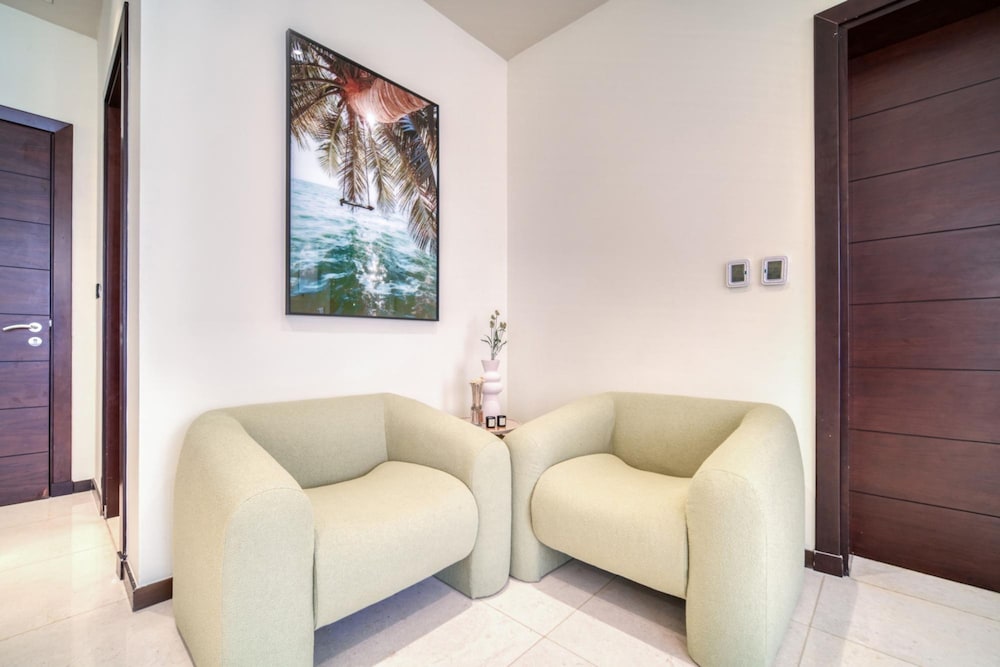 Splendid Sea View Apartment on Palm Jumeirah