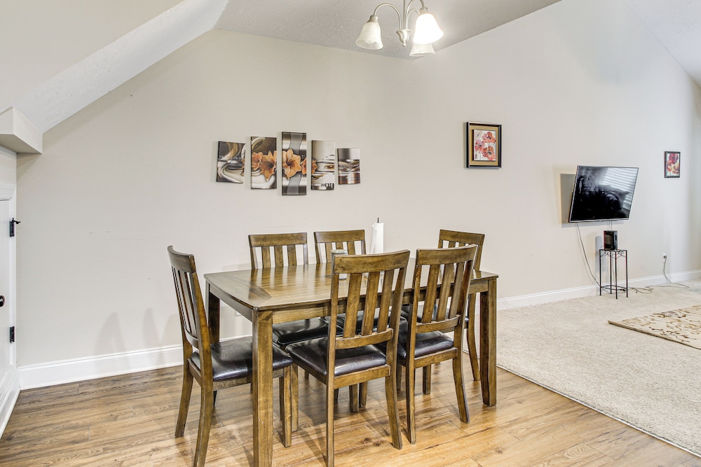 7 Mi to Dtwn Augusta: Townhome Near Shops & Eats!